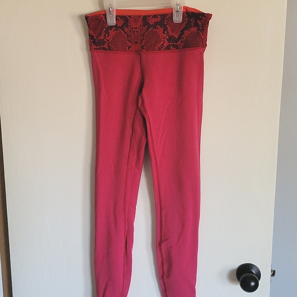 Reversible size 4 wunder under leggings Lululemon